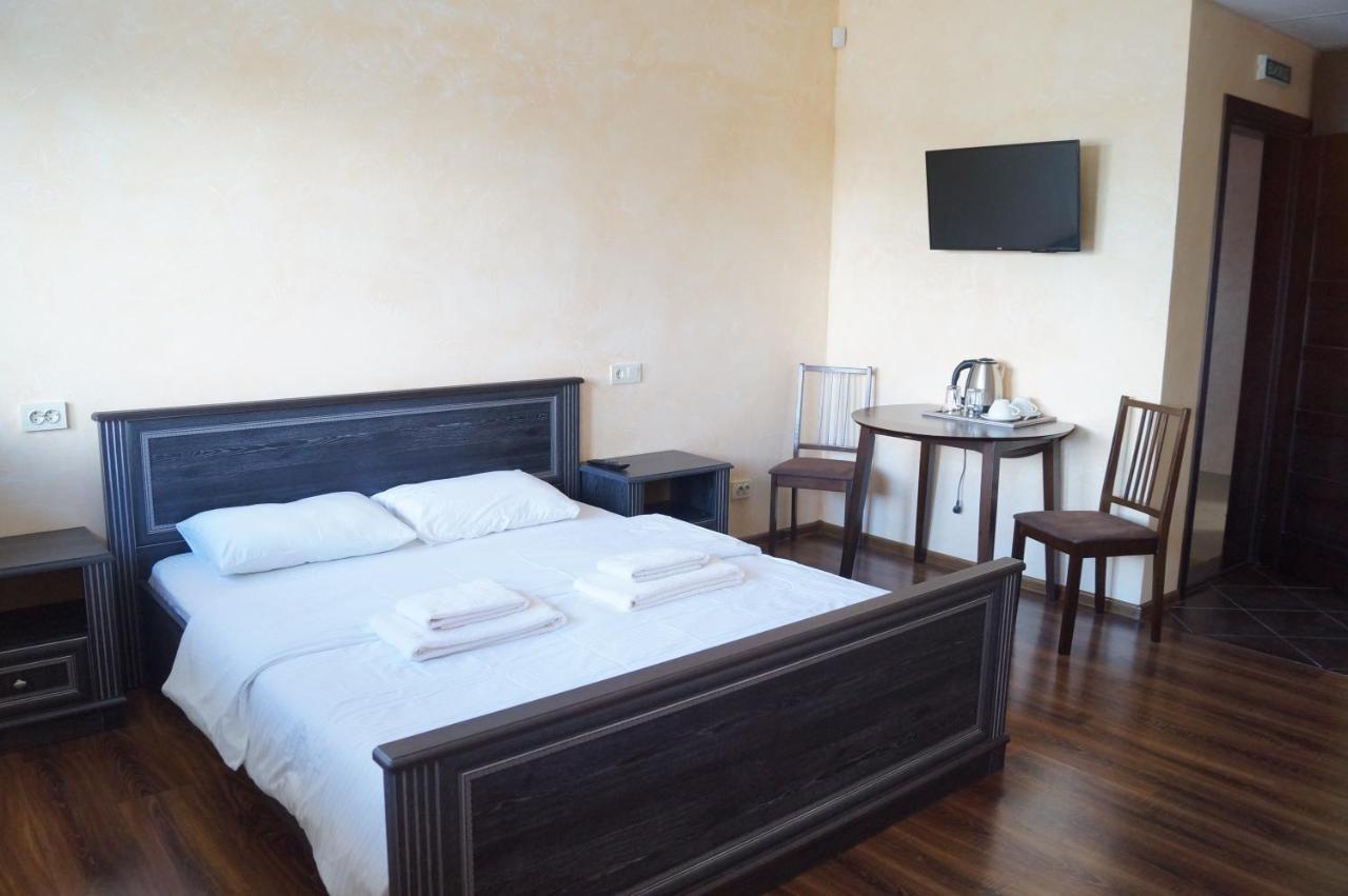 Rosinka Motel Ukrainka Екстериор снимка