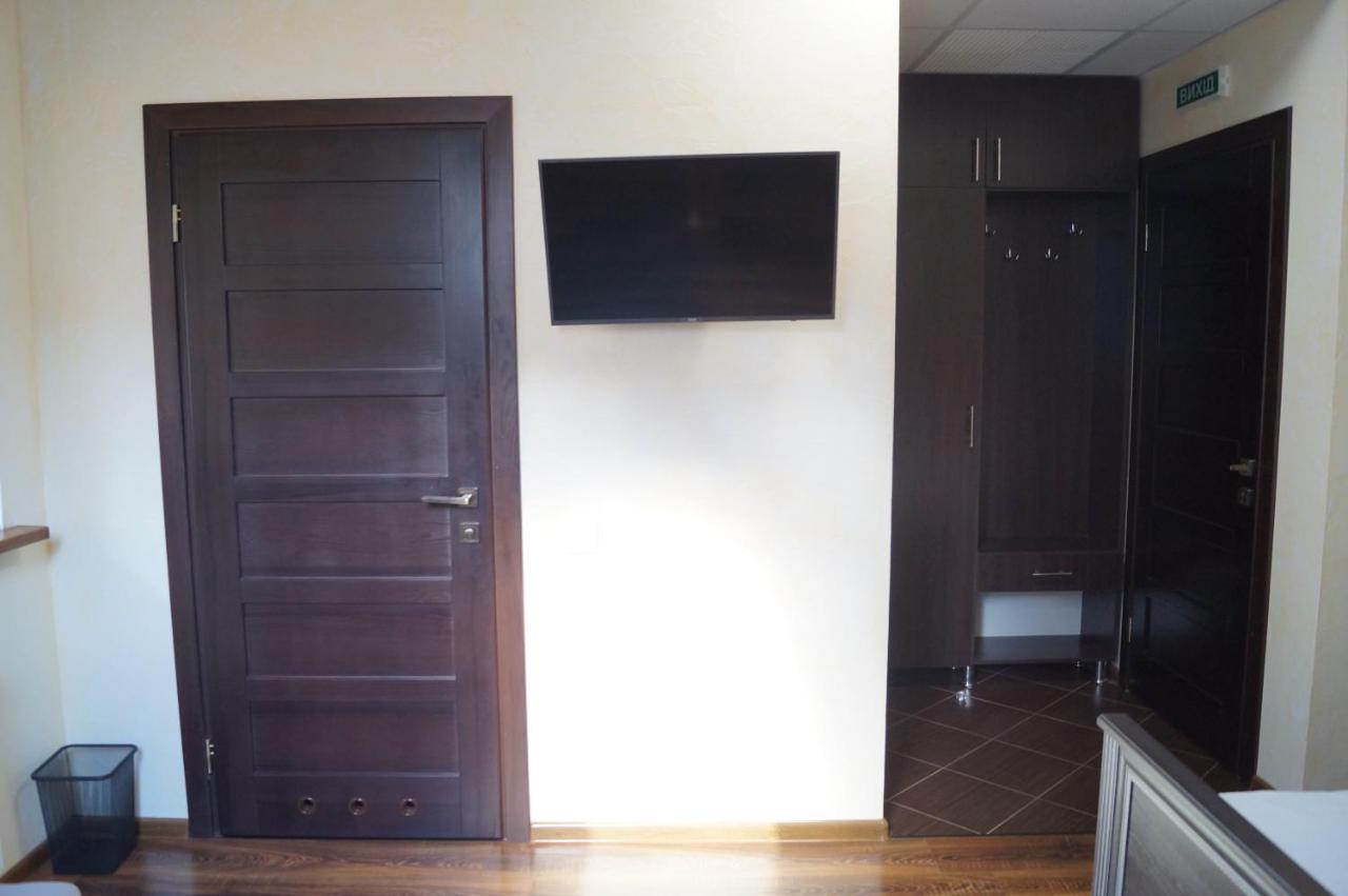 Rosinka Motel Ukrainka Екстериор снимка