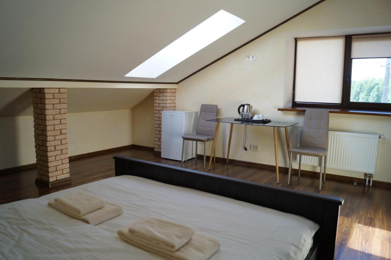 Rosinka Motel Ukrainka Екстериор снимка